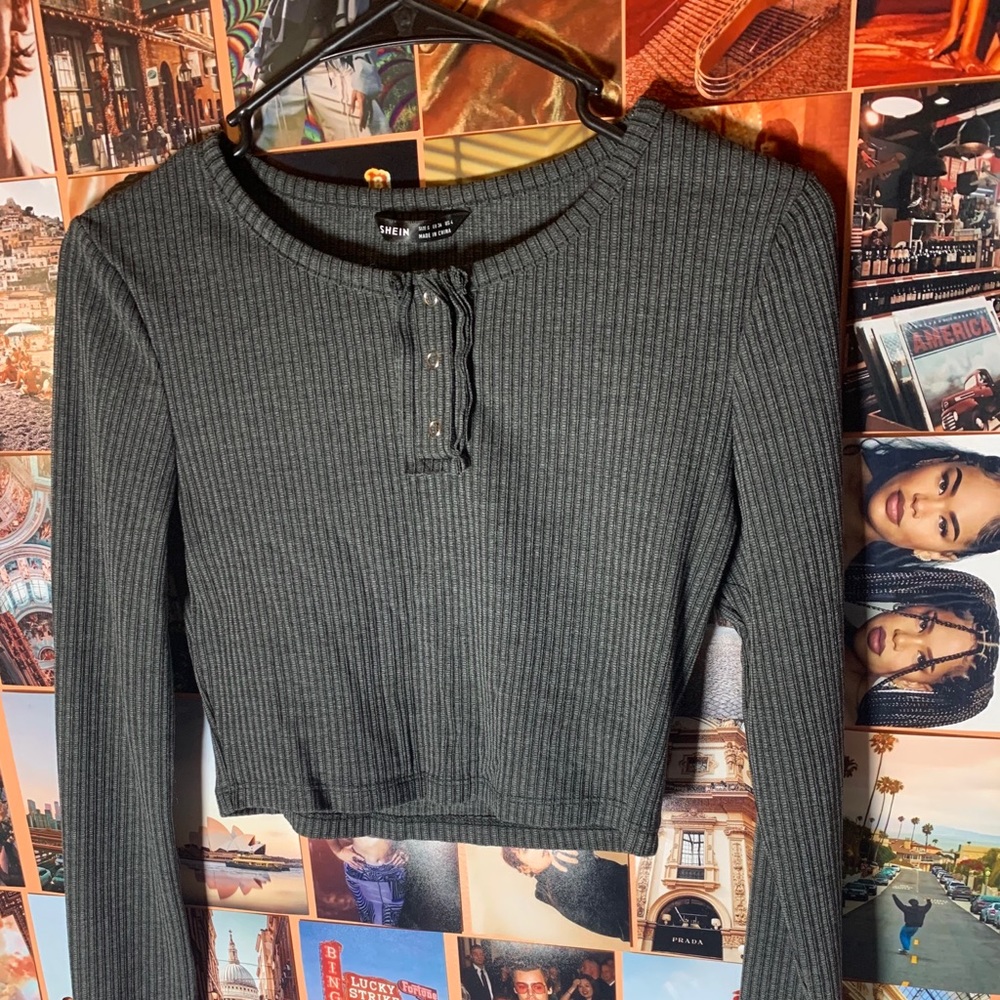 ribbed gray long sleeve crop top